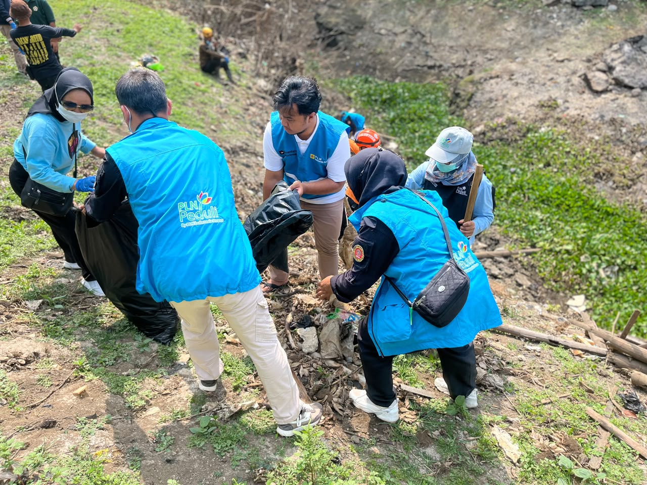 PLTA Saguling Bersama Pegiat Lingkungan Bergerak di World Clean Up Day 2026